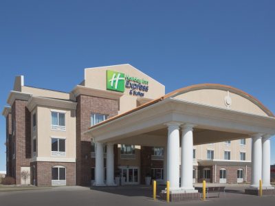 holiday-inn-express-and-suites-minot-4165001409-4x3