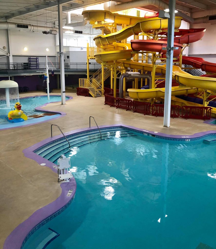 hotels in minot nd with water park